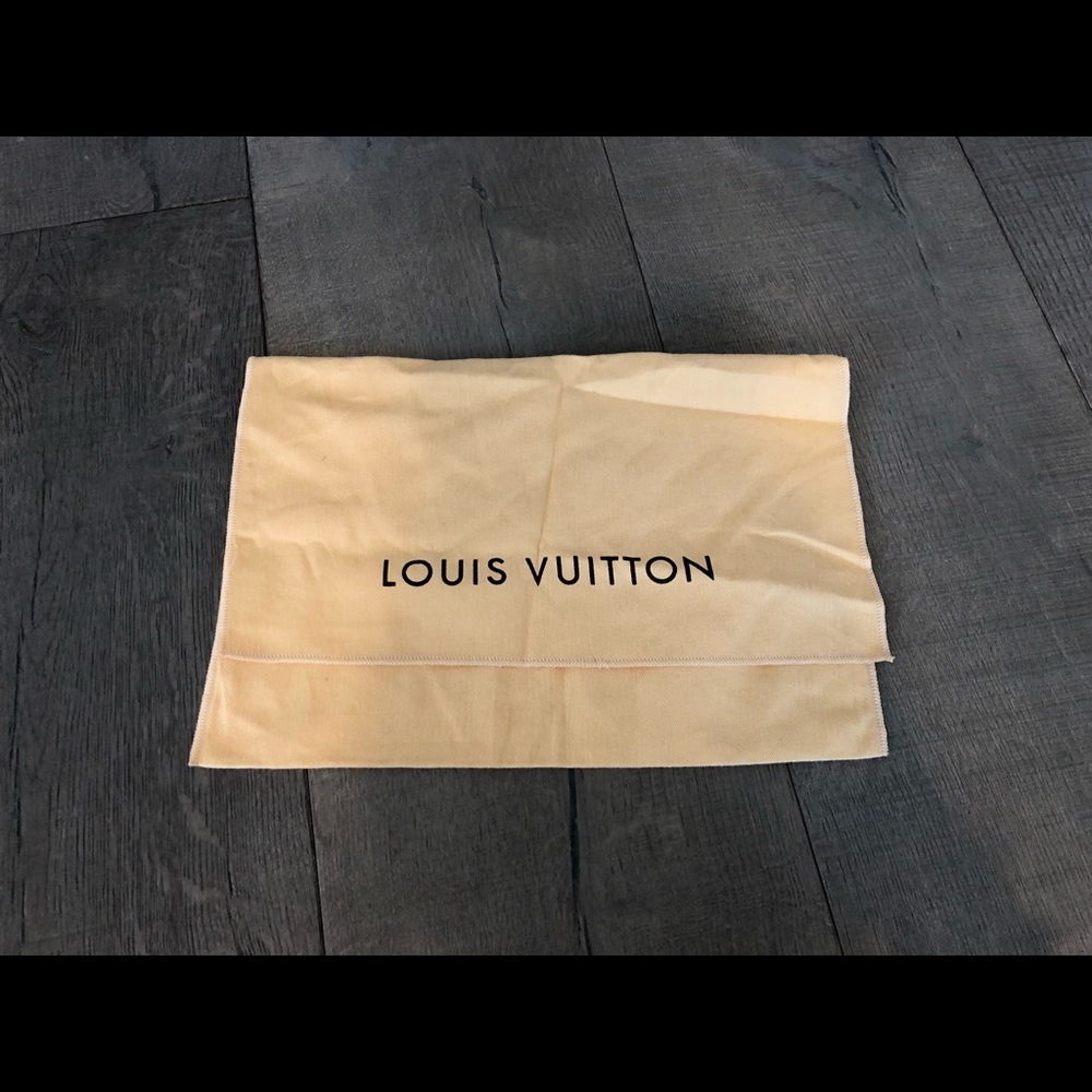 🍉 $5 Louis Vuitton clutch duster bag